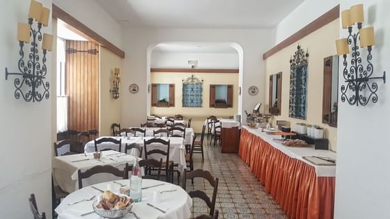 Dining tables arranged in Salspagnola at Bettoja Hotel Massimo D´Azeglio