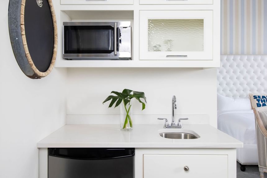 Kitchenette with pantry & appliances in King Premiere Palm at Retro Suites Hotel