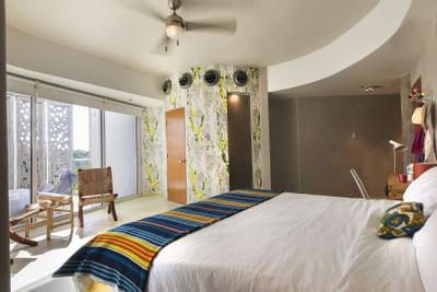 Esquina Room with a Patio and a king bed at El Blok Hotel