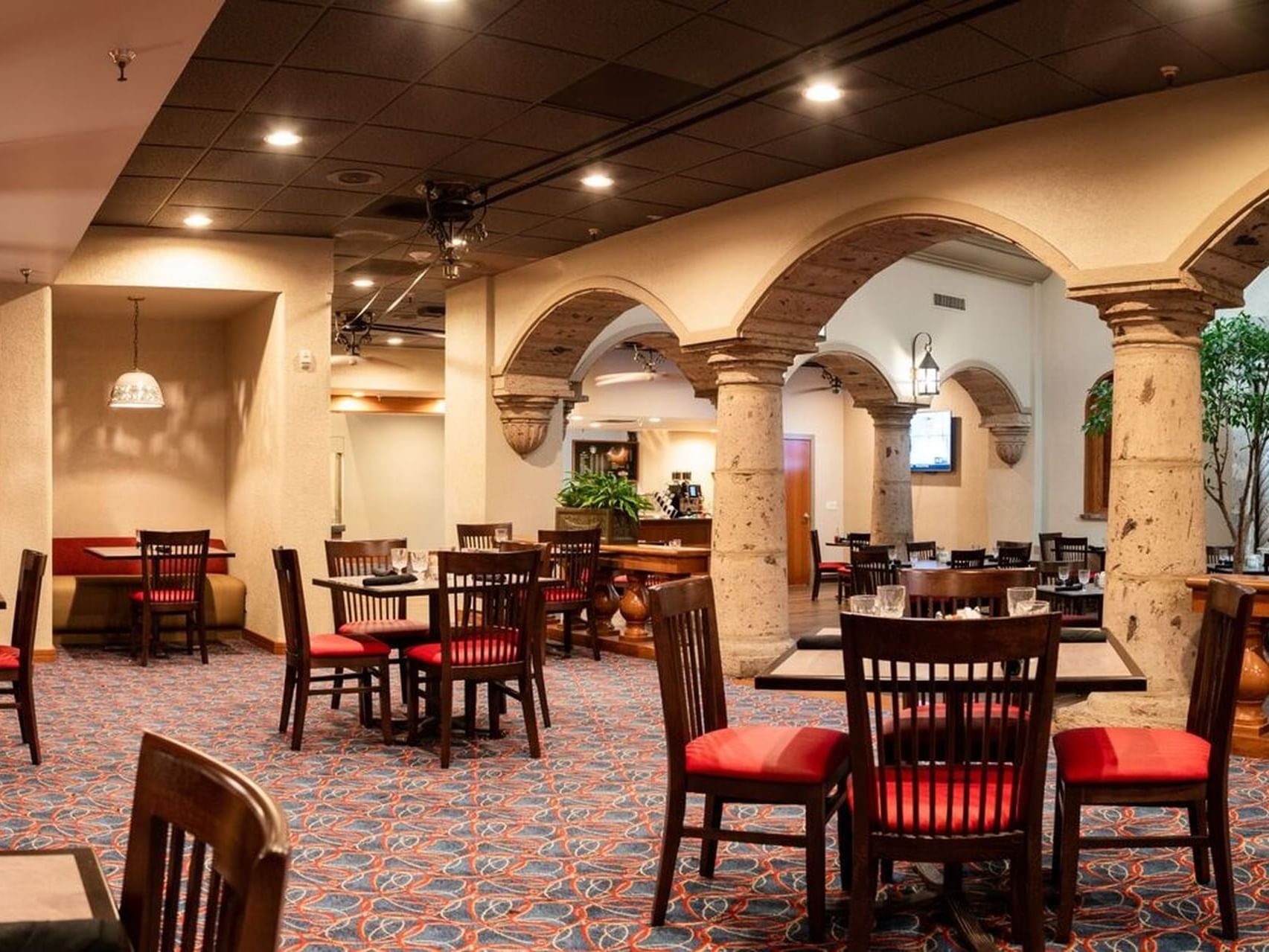 Dining table setup in Hemingway Cafe at MCM Elegante Beaumont