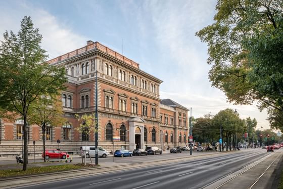 Außenaufnahme eines antiken Gebäudes in der Innenstadt in Wien