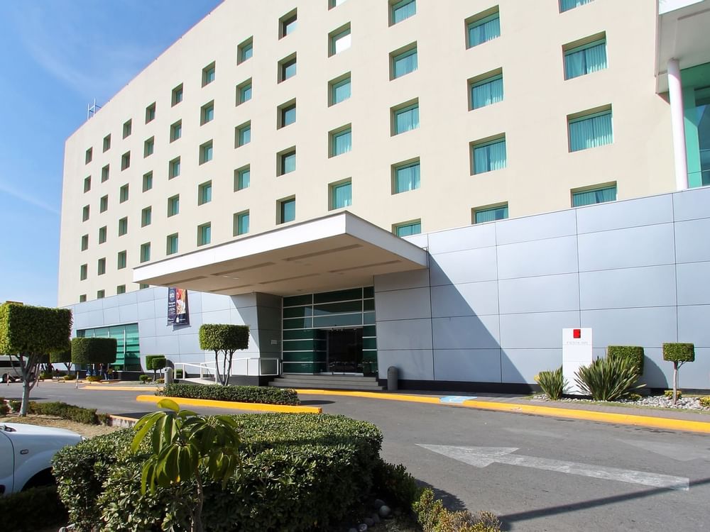 Exterior view of the entrance to Fiesta Inn Cuautitlan