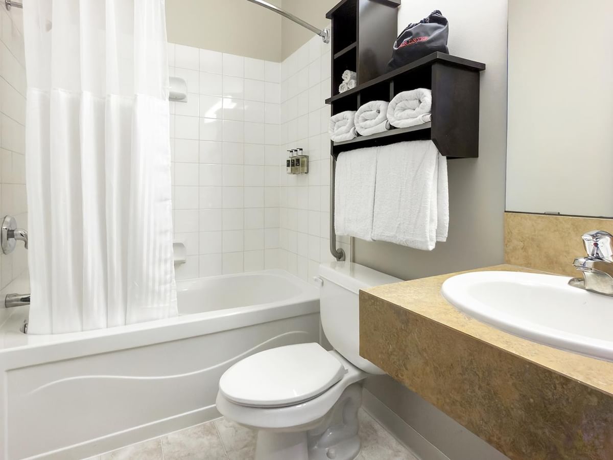 Bathroom with bathtub and sink.
