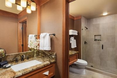 Guestroom bathroom at the Wyoming Inn
