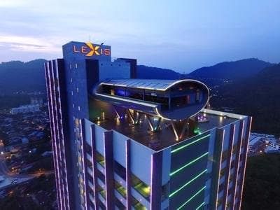 Photo Gallery - Exterior at Night Time of Lexis Suites Penang 2