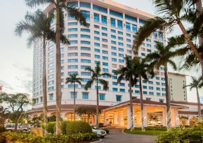 A palm tree-lined main entrance to the Hanoi Daewoo Hotel