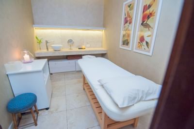 Interior de una sala de masajes en Ysyry Spa en Panoramic Grand