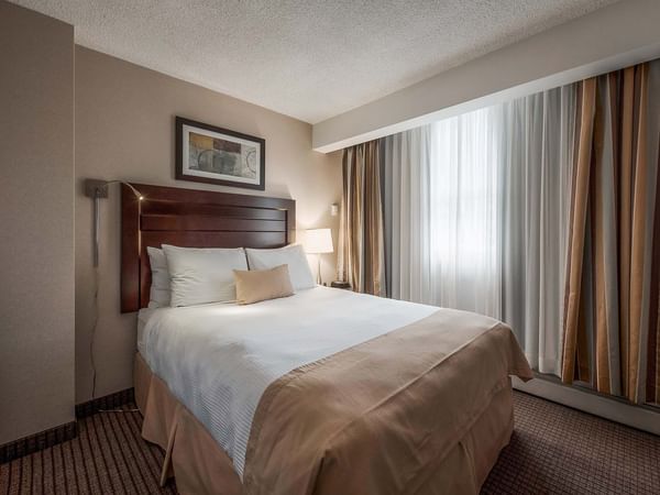 Second bedroom with queen bed