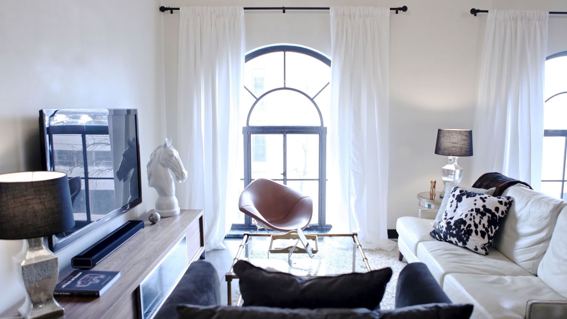 TV lounge area in Penthouse Unit T Two Story at The Mayo Hotel