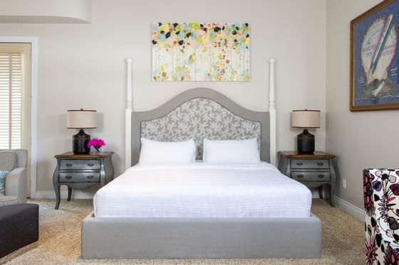 King bed, nightstands & cozy lounge in King Executive at Retro Suites Hotel