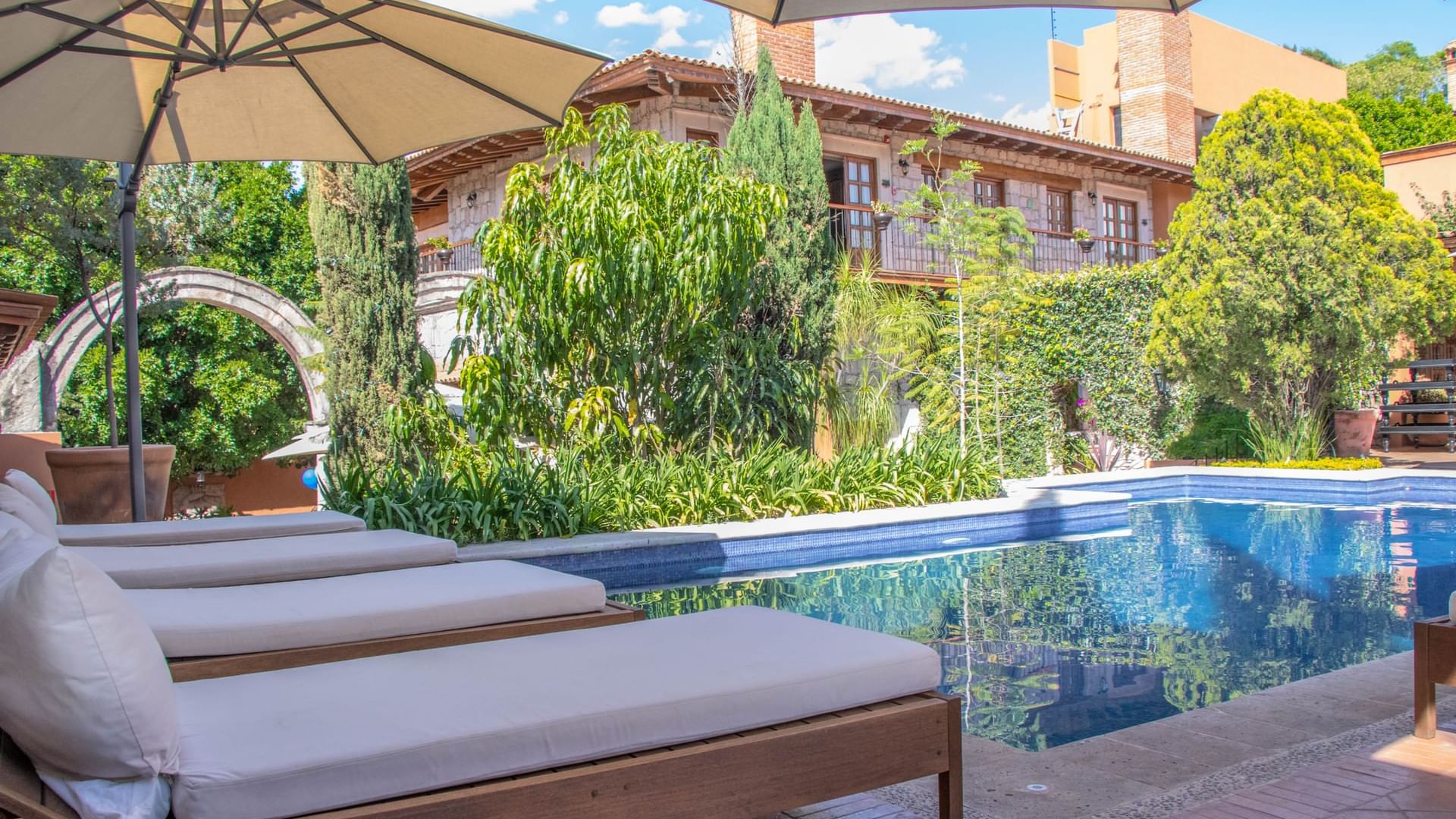 Close-up on the sun lounge by the pool at Gamma Morelia Vista