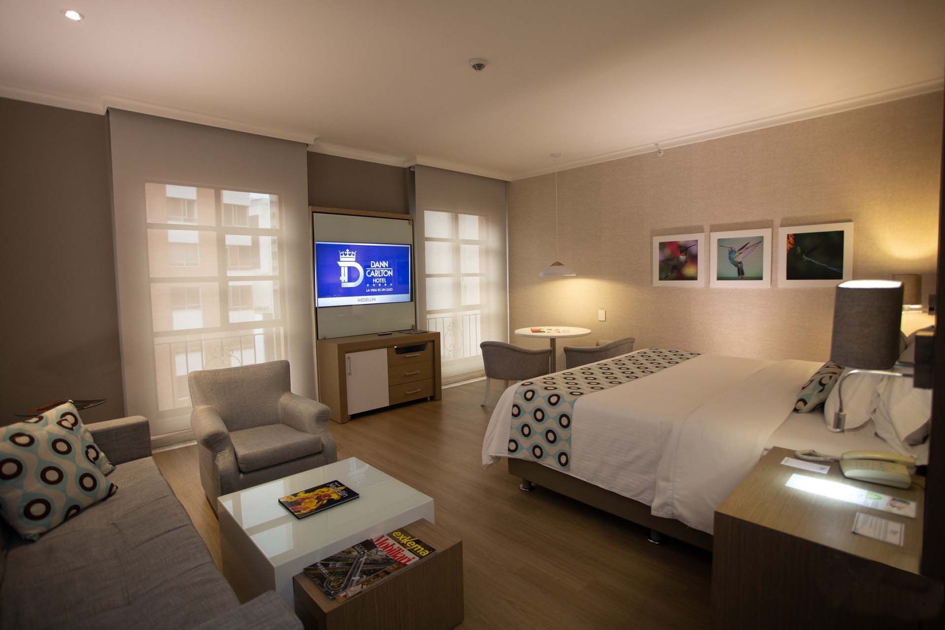 Dann Carlton Medellín – Junior Suite