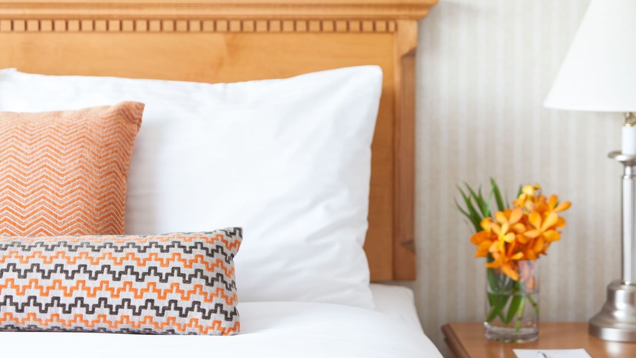 Queen bed in a spacious room