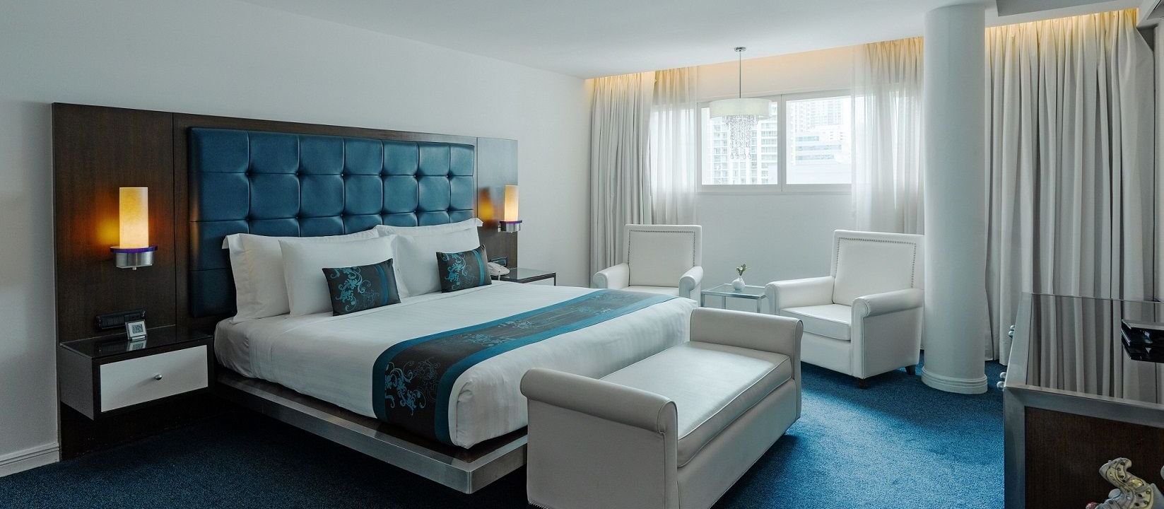 Platinum Suite with a king-size bed in Dream Thailand Bangkok