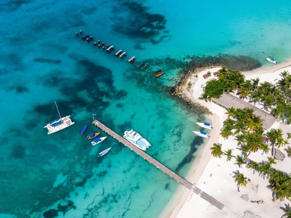 Vista aérea con drones de la Isla Saona cerca de One Hotels
