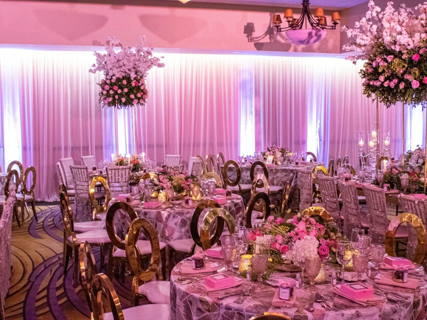 Pink themed banquet tables, Araiza Ballroom at Araiza Mexicali