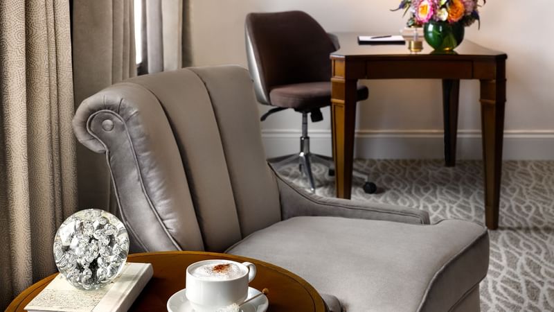 Lounge chair in the Deluxe King/Double at Warwick Melrose Dallas