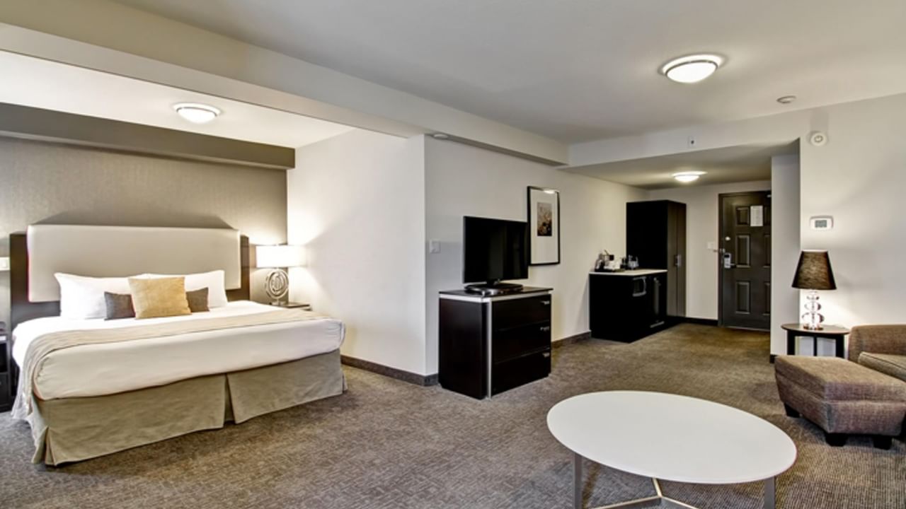 King bed in spacious hotel room