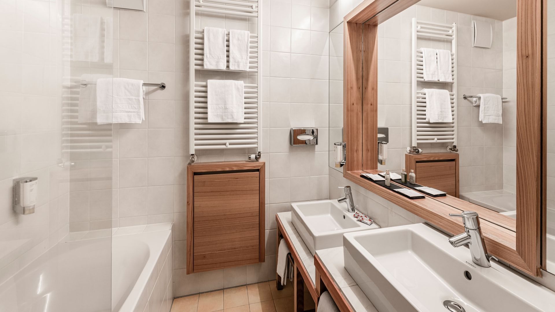 Superior Family Room Lido, bathroom at Falkensteiner Hotels