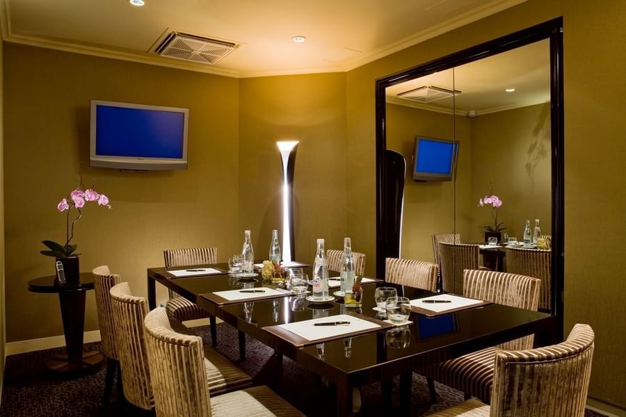 Salle de réunion de l'hôtel Warwick Paris