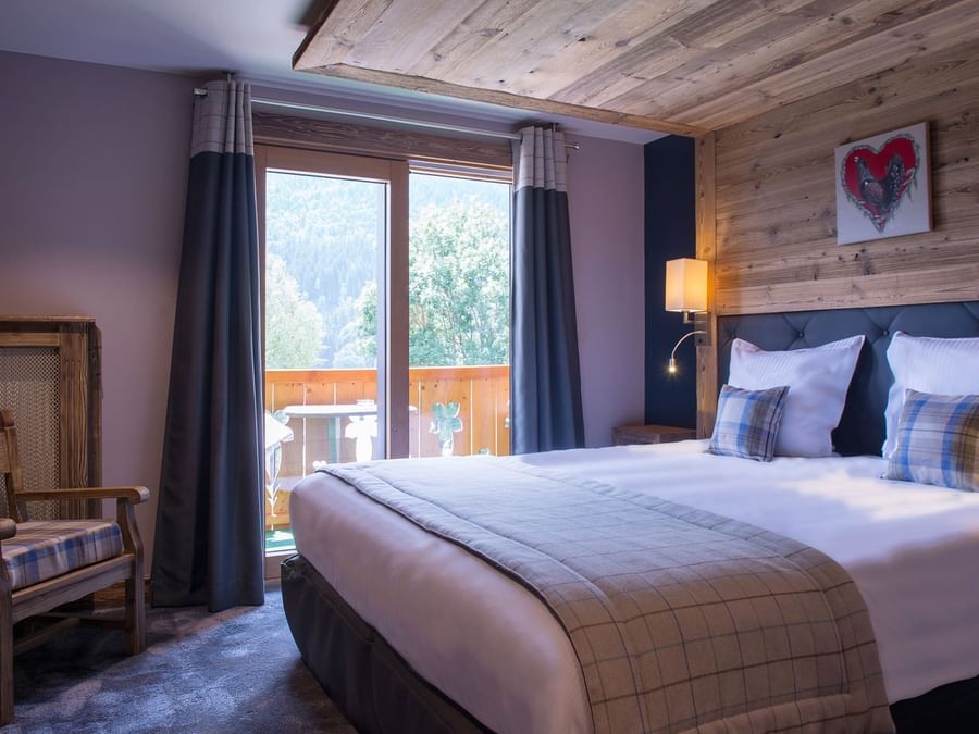 Interior of the Standard room at Chalet-Hotel Les Gentianettes