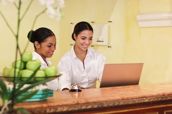 Receptionists of the Hotel Charleston Santa Teresa in Cartagena, ready to attend guests.