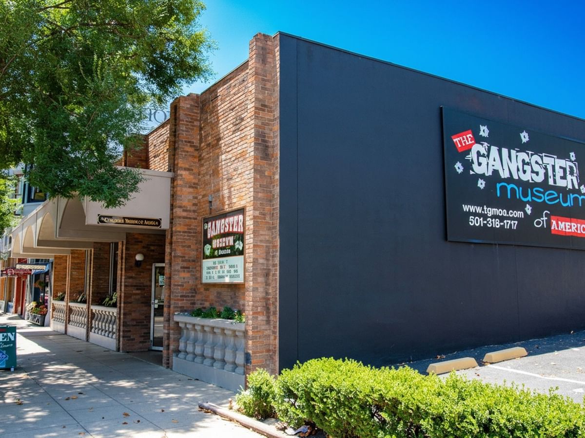 Gangster Museum of America exterior by a sidewalk under a blue sky near Arlington Resort Hotel & Spa