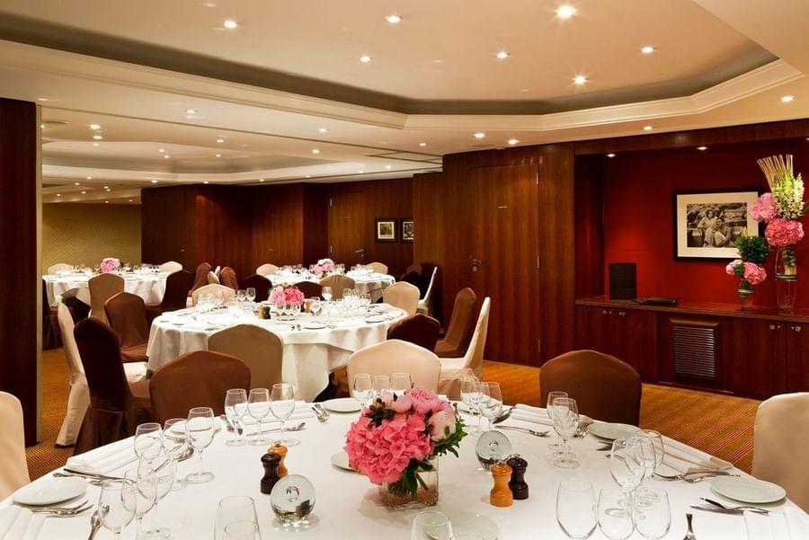 Salle de réunion de l'hôtel Warwick Paris