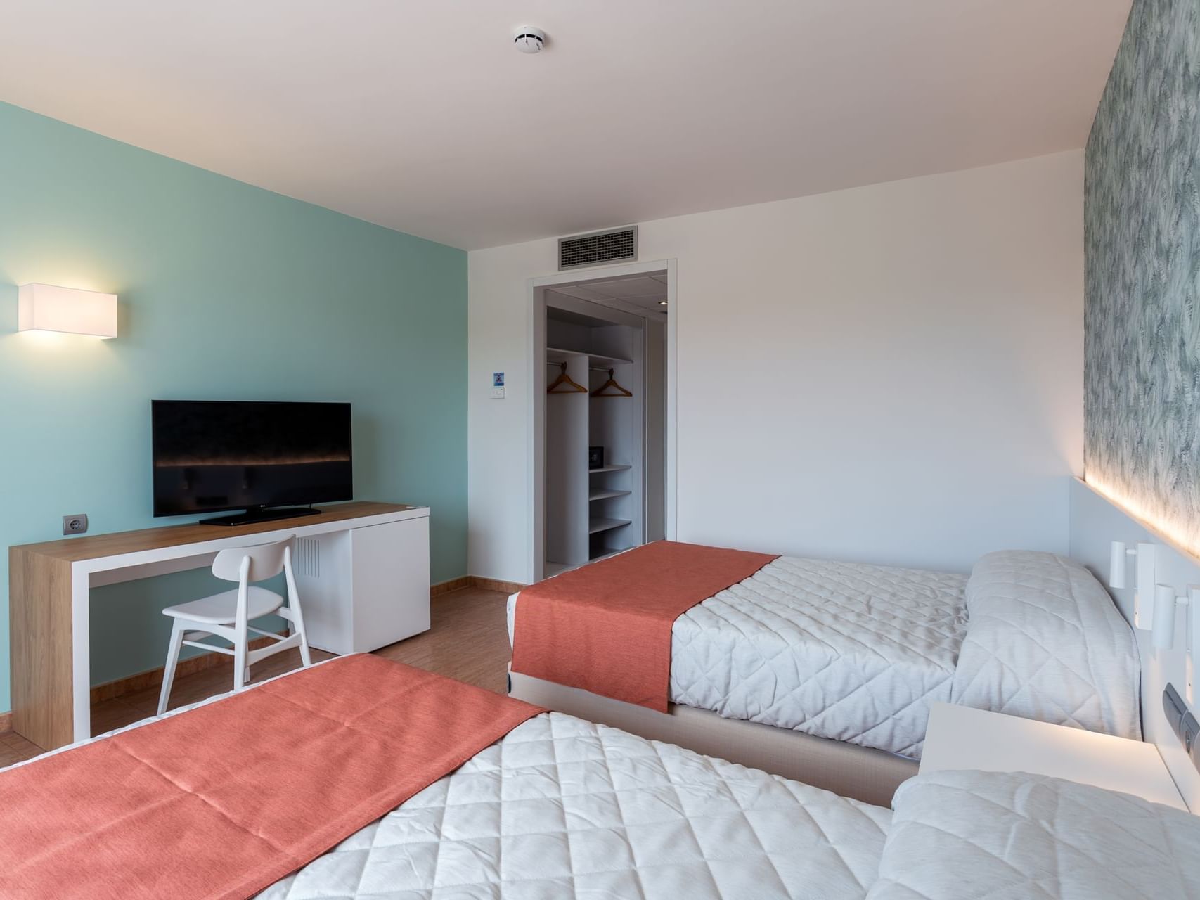 2 comfy beds with TV area in Adapted Standard Room at Hotel Piramide Salou