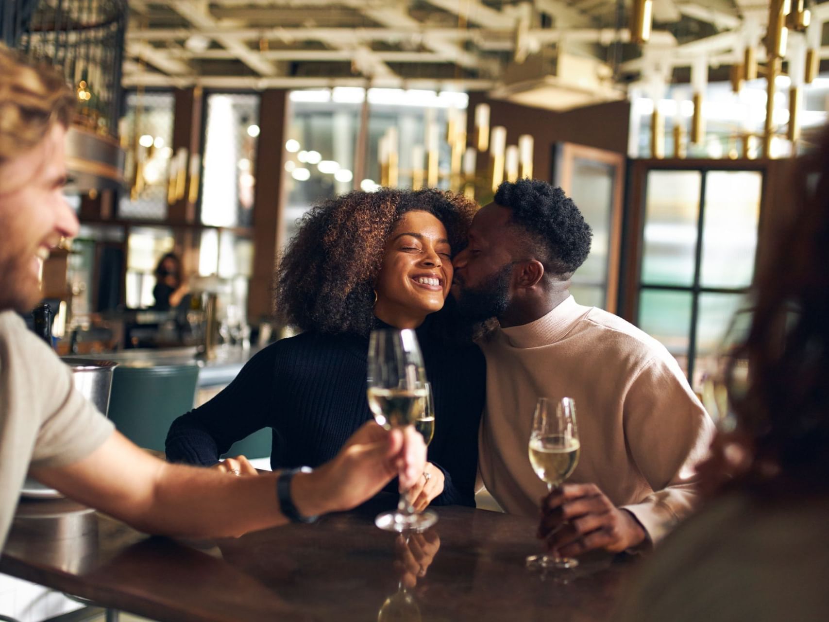 A couple dining with their friends at Sunseeker Resort