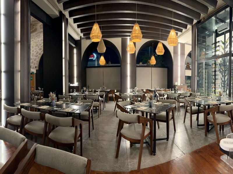 Modern interior with wooden beams and elegant lighting in La Distral Querétaro at Grand Fiesta Americana
