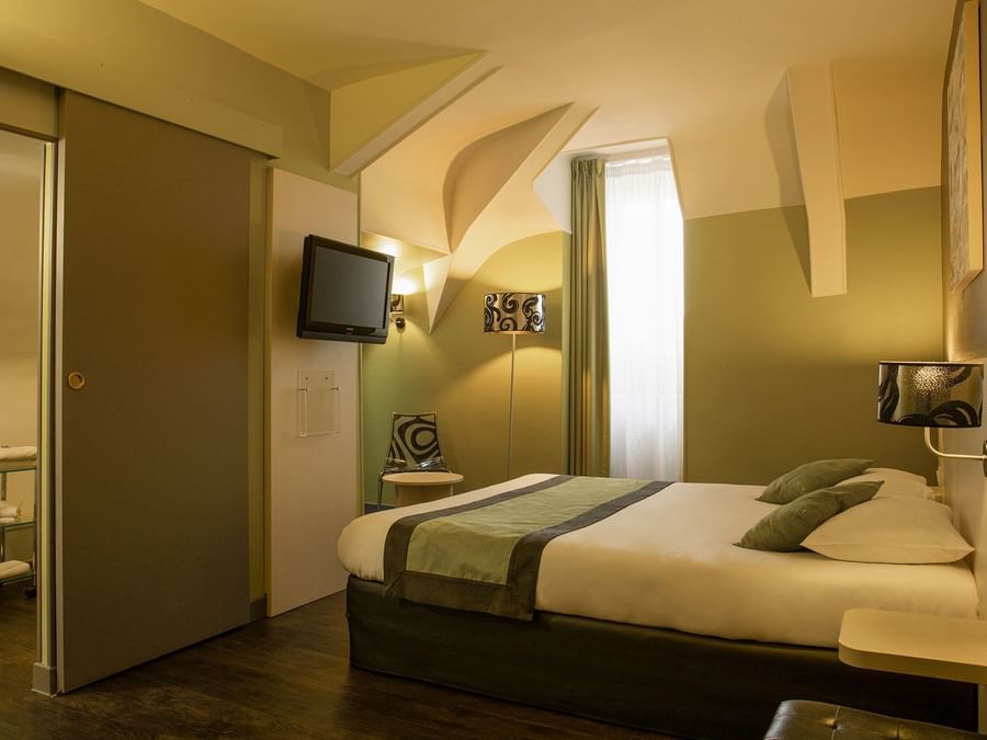 A view of a Prestige 2 person bed Room at The Originals Hotels