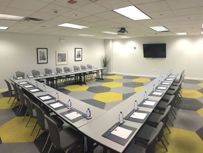 Fort Dearborn Room's Hollow Square table layout at Kinzie Hotel