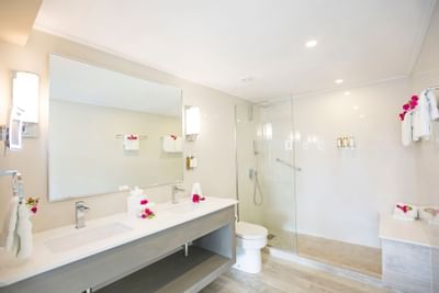 Bathroom in Honeymoon suite at Bougainvillea Resort