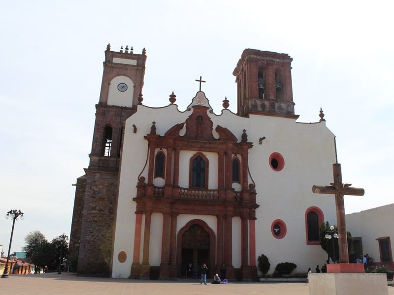 Exterior of Parroquia de Santa María Amealco near Fiesta Americana