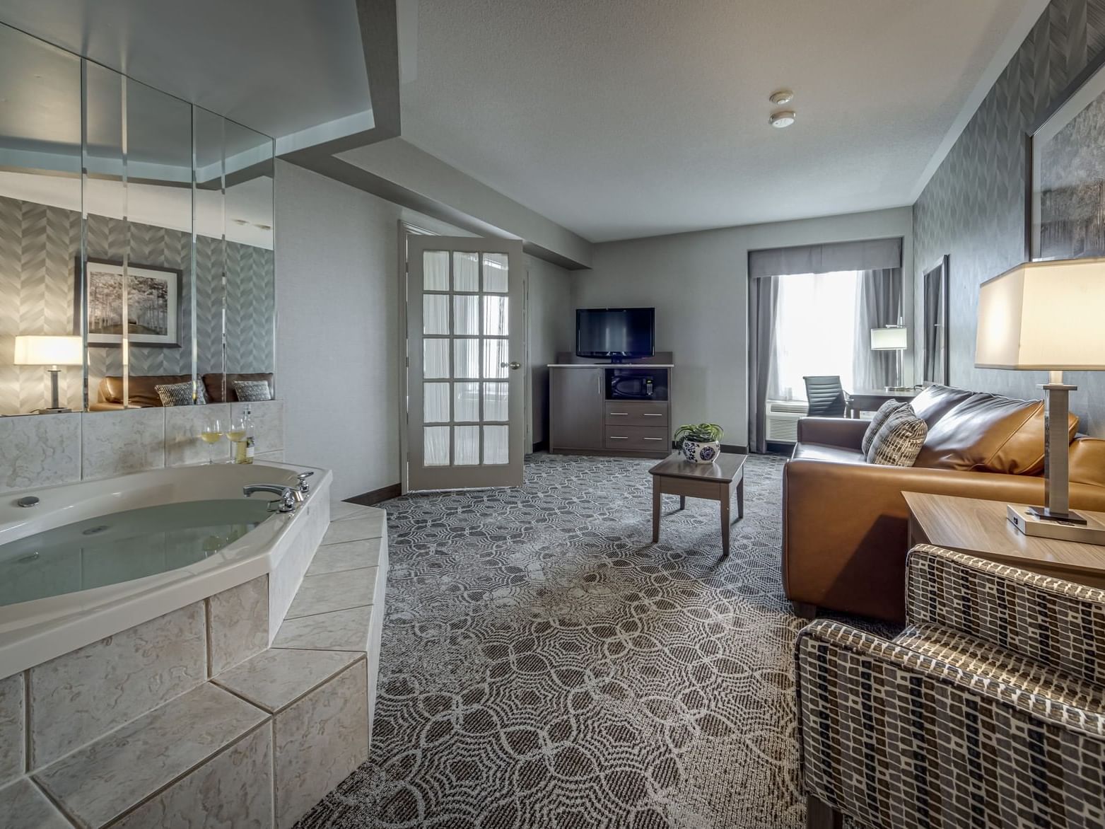 Deluxe King Jacuzzi - Monte Carlo Inn Toronto Markham
