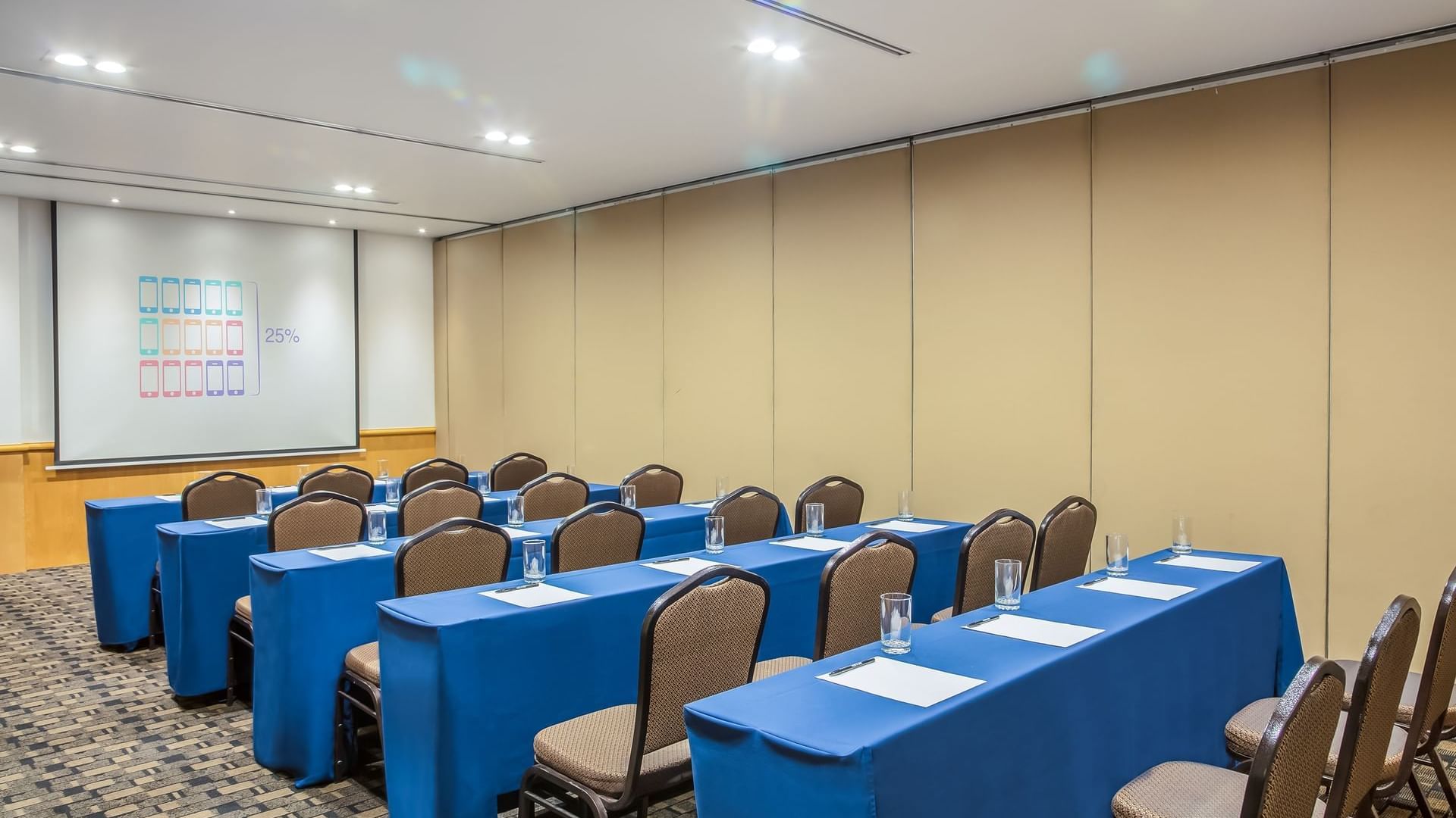 Classroom setup in a meeting room at Fiesta Inn Monterrey La Fe