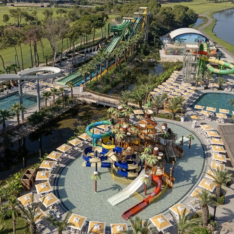 Aquapark & Nehir Manzarası – Titanic Deluxe Golf Belek’te Eğlence ve Doğanın Buluştuğu Nokta