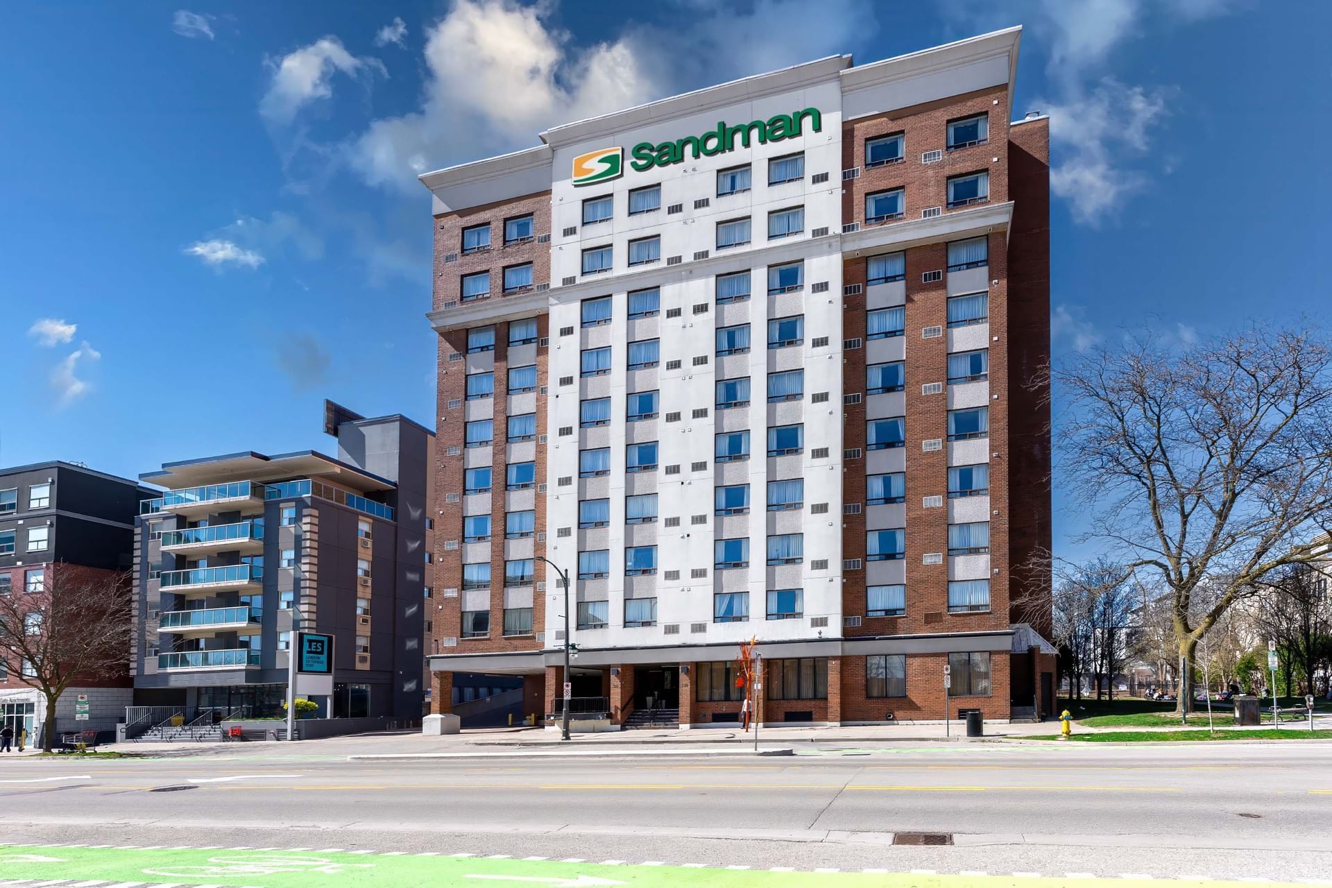 hotel-in-london-ontario-sandman-hotel-suites-london-downtown