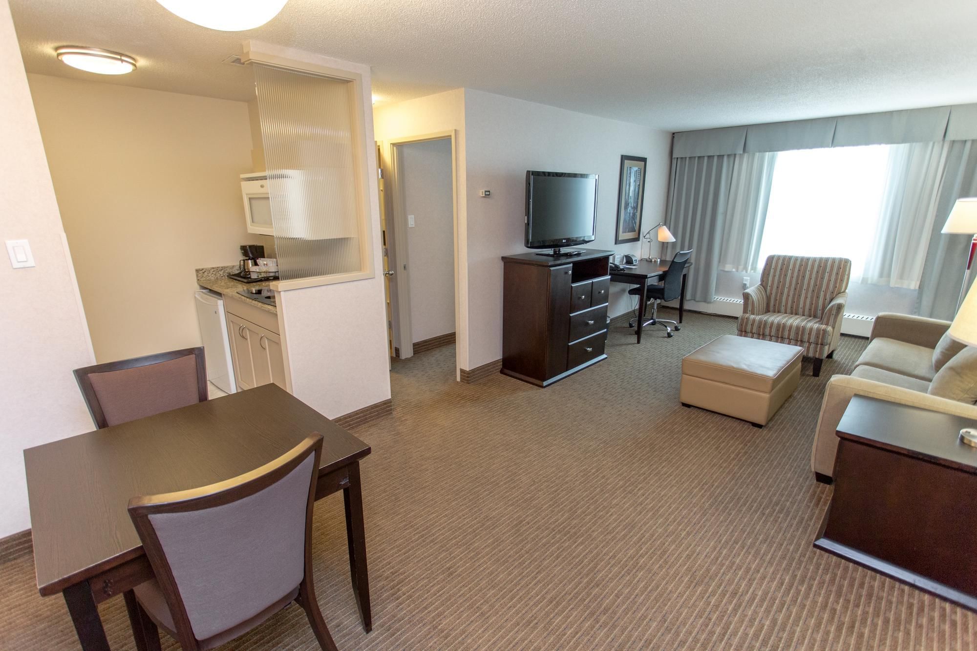 Premium Suite Queen Limited Kitchenette