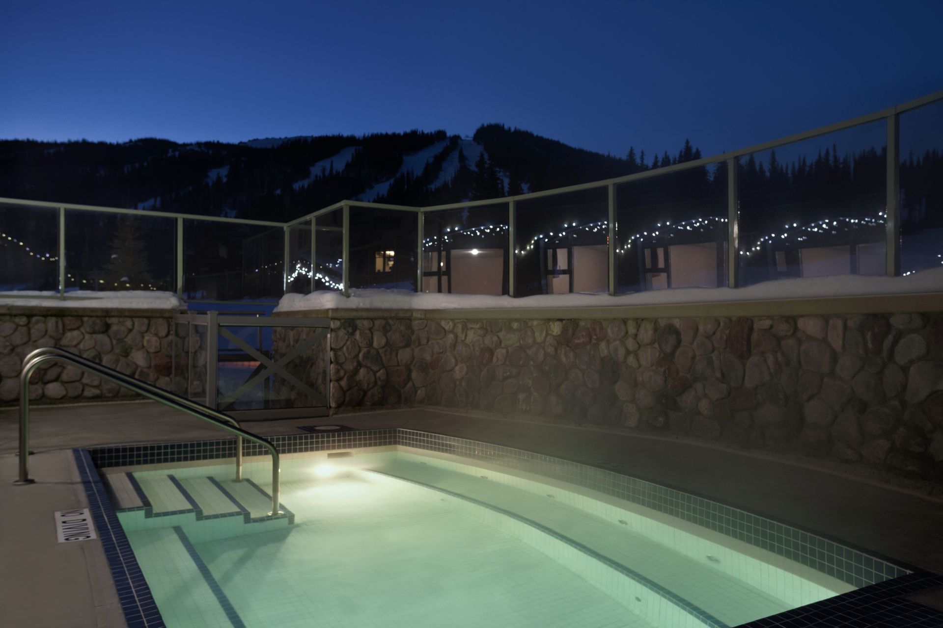 Coast Sundance Lodge - Outdoor Hot Tub