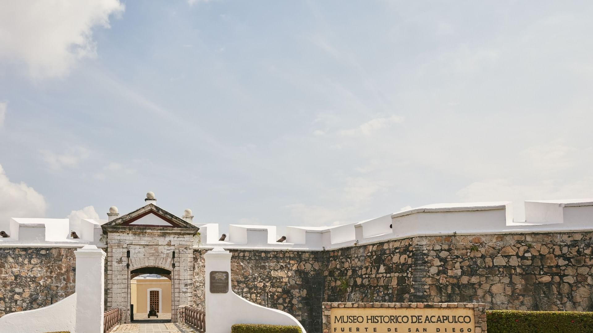 Exterior view of the museum near One Acapulco Diamante