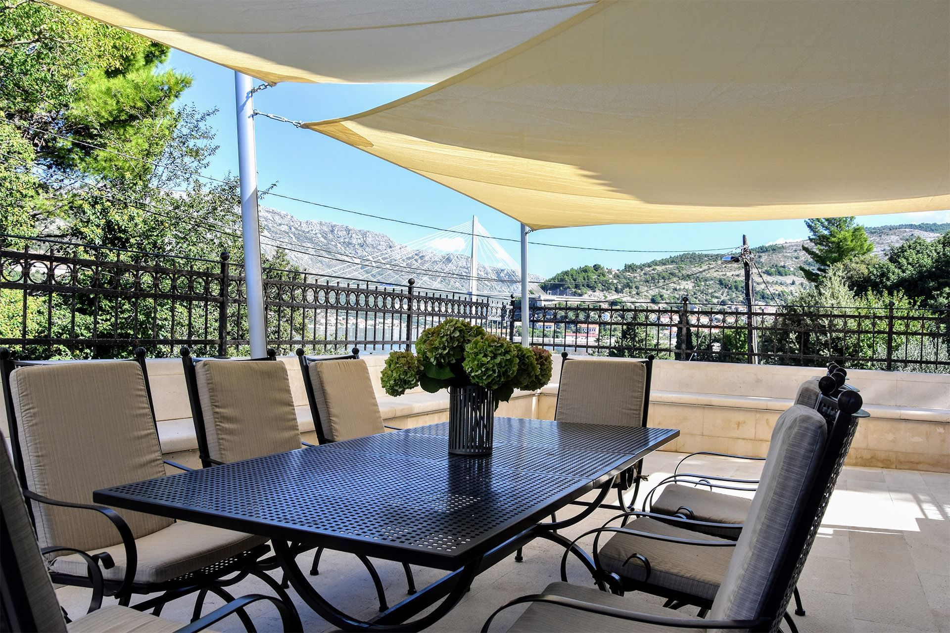 Outdoor Lounge & dining area with 8 chairs at Villa Franica