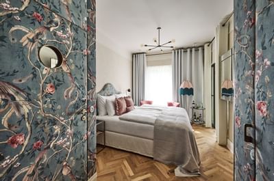 Hotelzimmer Chiz mit Kingsize Bett im Hotel MOTTO Wien