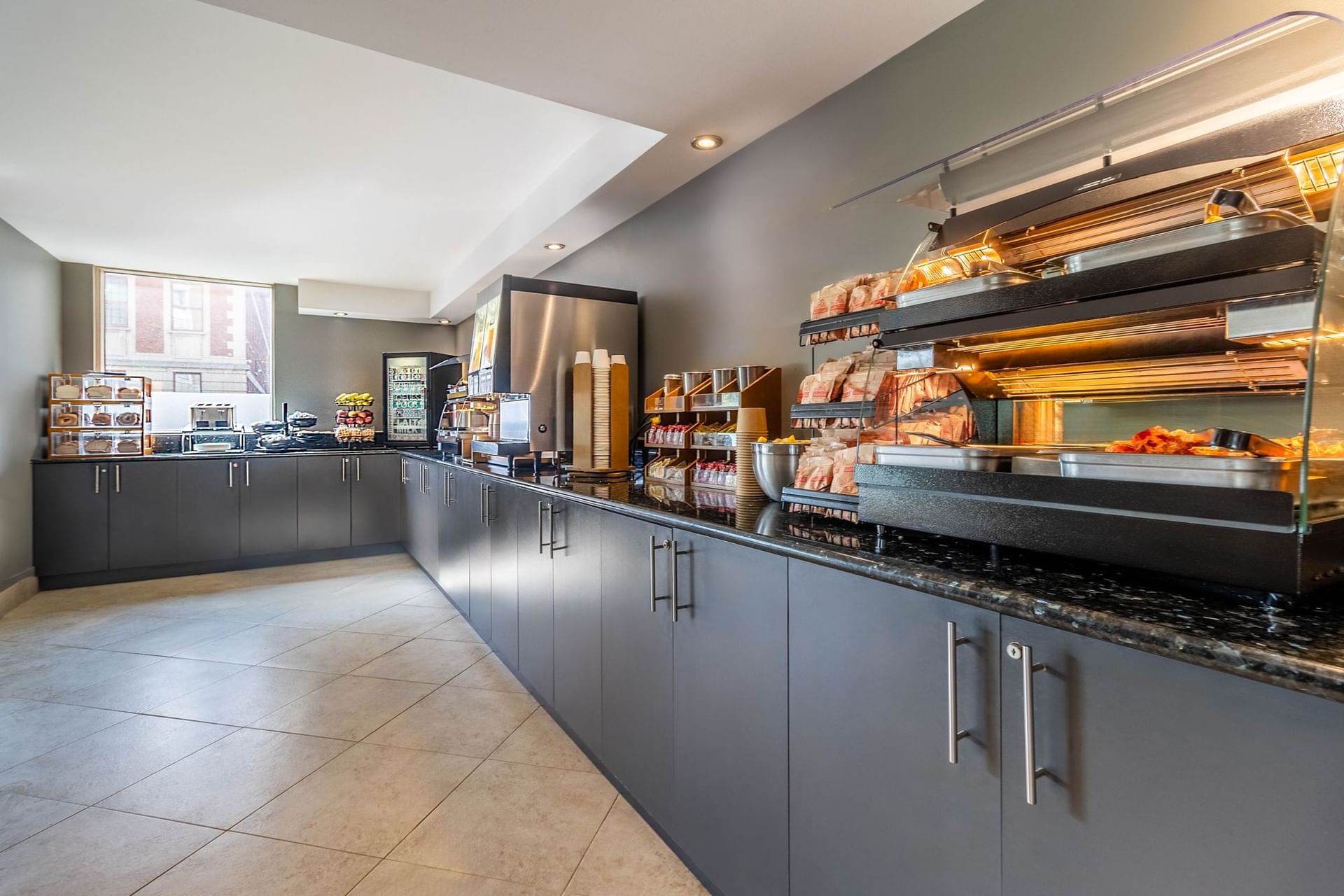 breakfast_display_at_hotel_faubourg_montreal