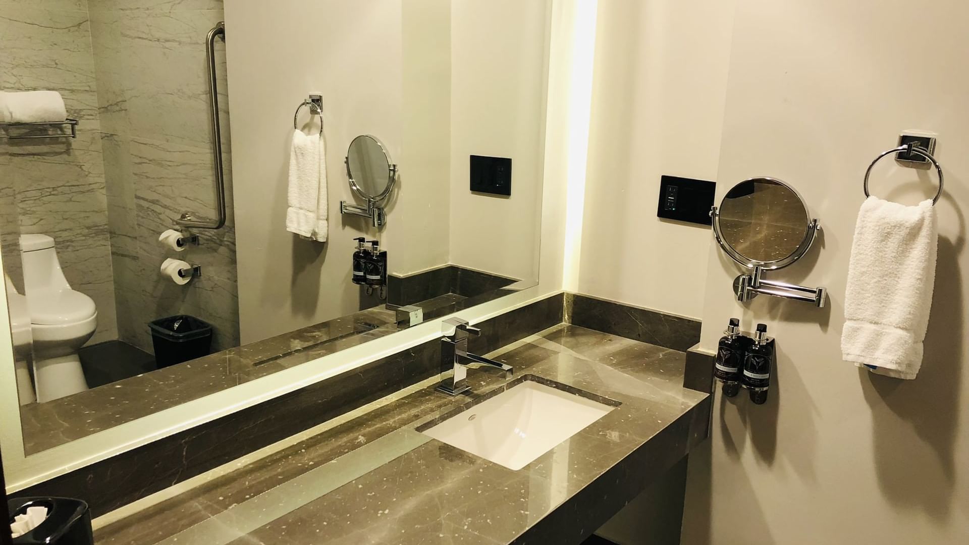 Habitación de Lujo King para Discapacitados | Alojamiento todo incluido, image size:1920x1080