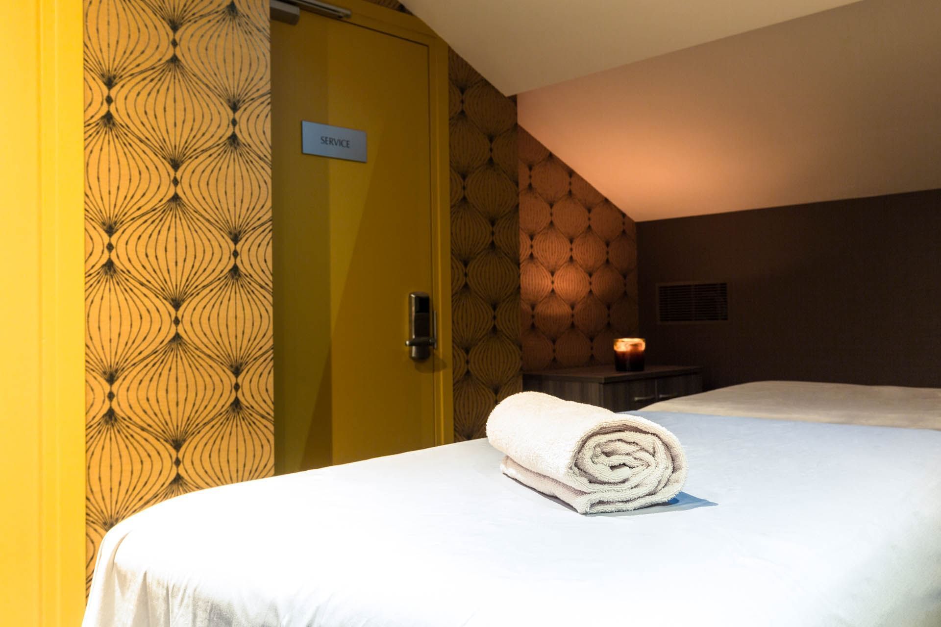 Lit de massage dans un spa à Oceania Le Métropole Montpellier