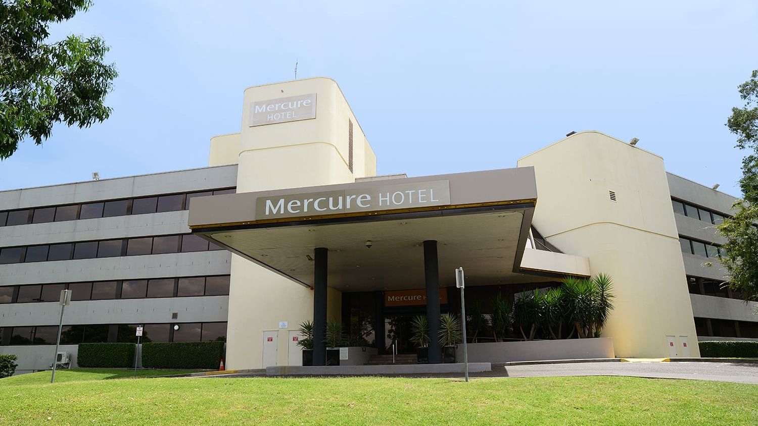 Exterior view of Mercure Penrith Hotel Australia