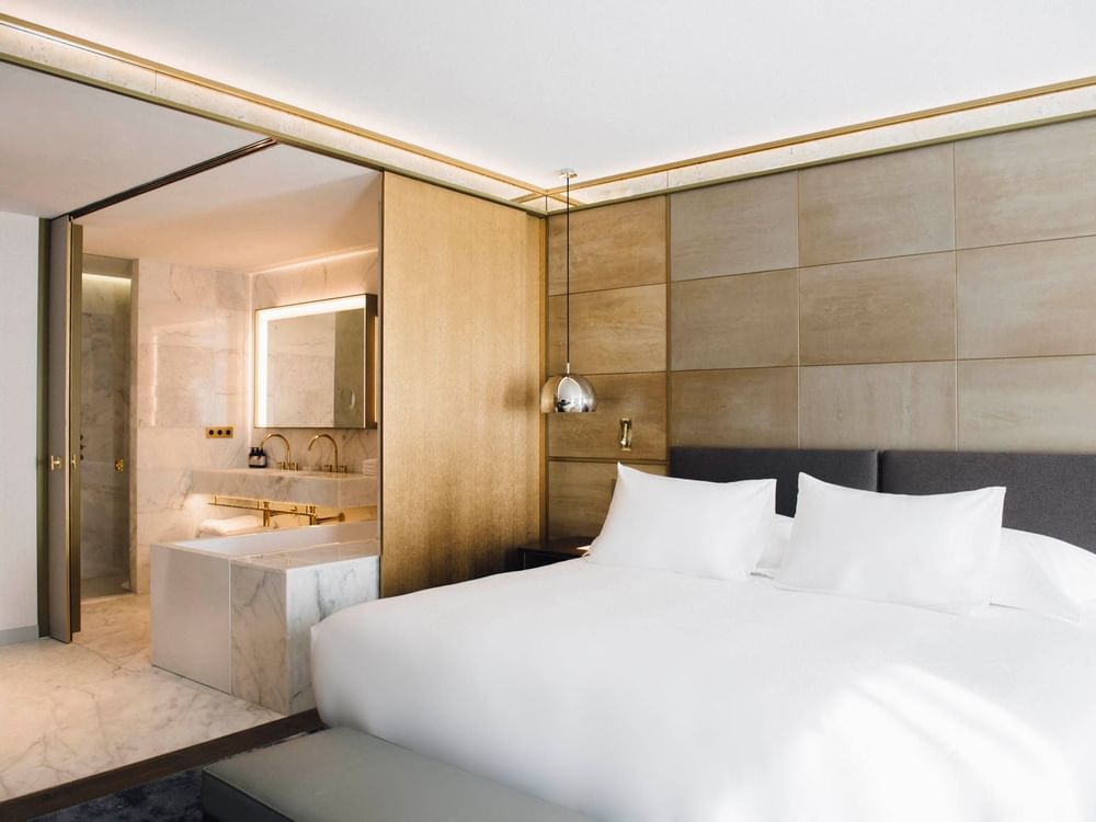 Junior Suite | Vista de la cama en Almanac Group