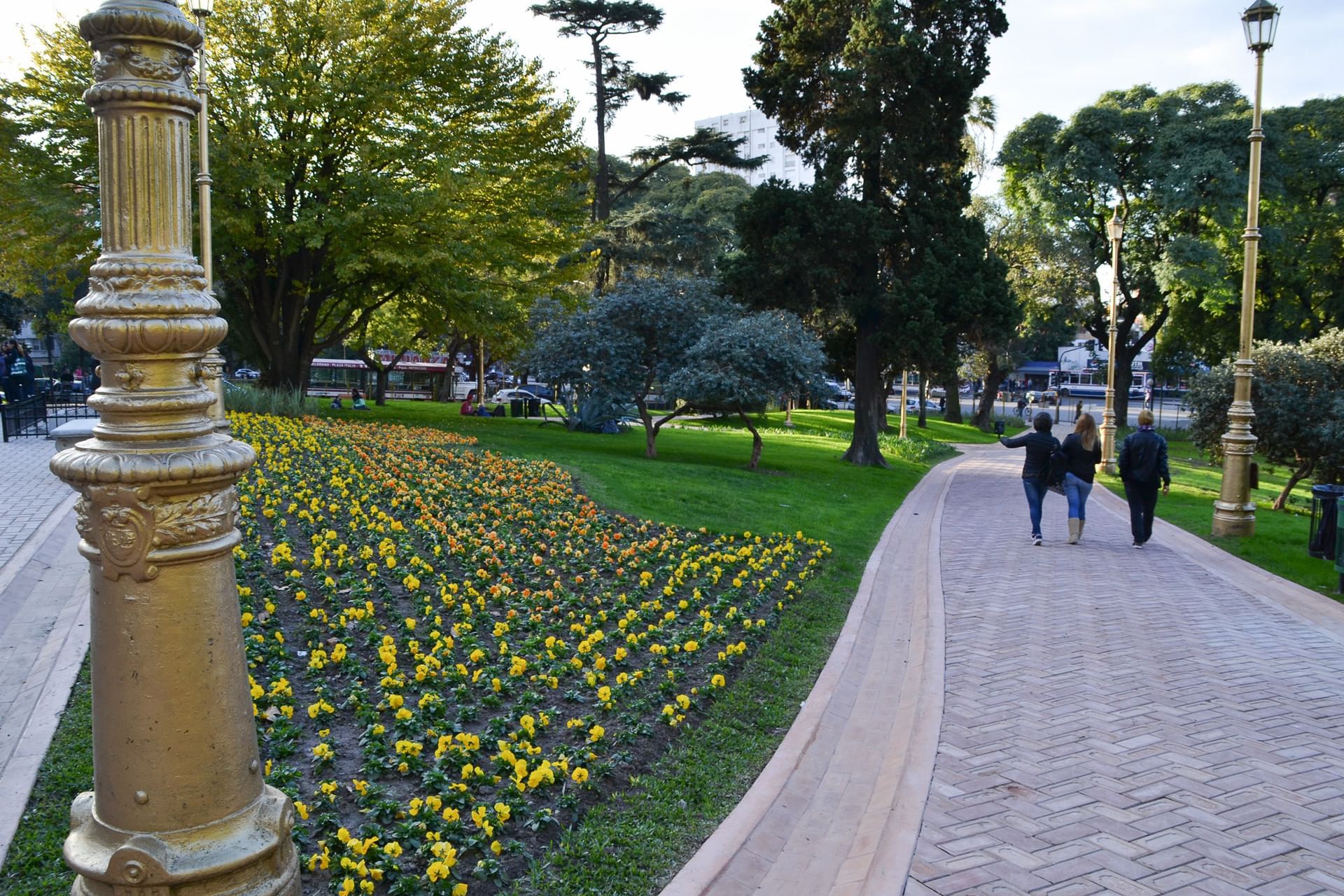 Jardín Barrancas de Belgrano cerca de Argenta Suites
